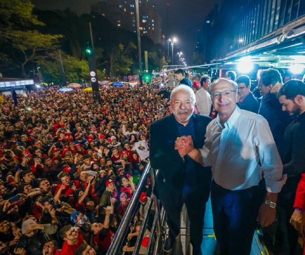 Lula anunció convocatoria a todos los opositores a Bolsonaro