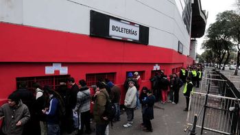 caos y suspension en la venta de entradas para el superclasico caos y suspension en la venta de entradas para el superclasico