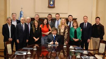 javier milei presento oficialmente a su nuevo gabinete con una foto grupal en casa rosada javier milei presento oficialmente a su nuevo gabinete con una foto grupal en casa rosada