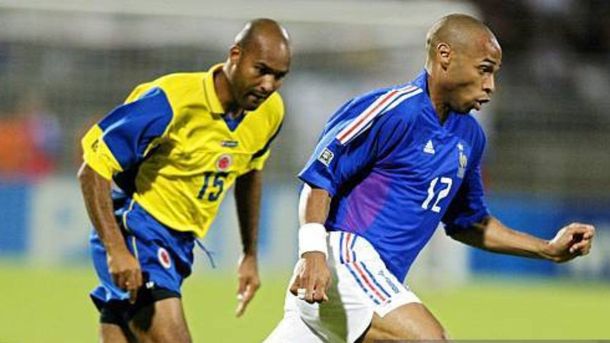 Velásquez tuvo una destacada carrera en el fútbol colombiano. Velásquez tuvo una destacada carrera en el fútbol colombiano.