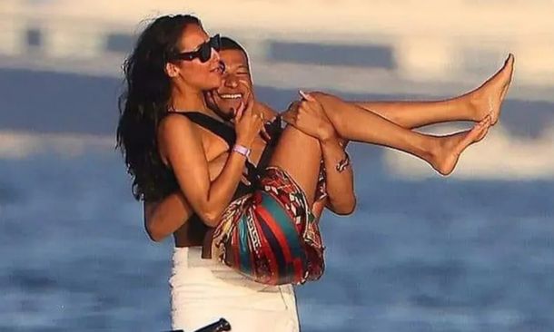 Periodista repudia el tratamiento mediático del supuesto romance entre Mbappe e Inés Rau