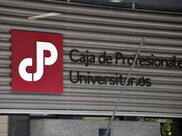 Sin los votos de Cabildo Abierto, el oficialismo no logró aprobar en el Parlamento la reforma de la Caja de Profesionales. Sin los votos de Cabildo Abierto, el oficialismo no logró aprobar en el Parlamento la reforma de la Caja de Profesionales.
