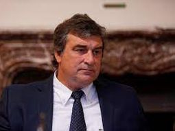Sergio Botana, senador por el Partido Nacional, lanzó una dura crítica contra el BHU. Sergio Botana, senador por el Partido Nacional, lanzó una dura crítica contra el BHU.