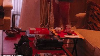 caso jeffrey epstein: publican decenas de fotos con desnudos de mujeres y otras posibles victimas de abuso caso jeffrey epstein: publican decenas de fotos con desnudos de mujeres y otras posibles victimas de abuso