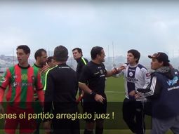 el colmo de la violencia en el futbol: barras insultaron y escupieron a jugadores frente al arbitro el colmo de la violencia en el futbol: barras insultaron y escupieron a jugadores frente al arbitro
