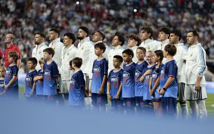 El Himno Nacional Argentino en la previa al amistoso contra Islandia.&nbsp;