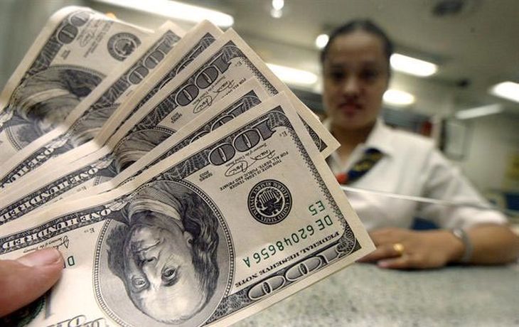 El dólar cerró estable a $4,54 y la bolsa porteña concluyó en alza