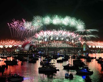 Video: con una fiesta de fuegos artificiales
