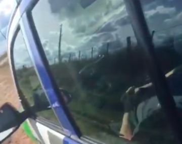 Así dormían los policías en el patrullero