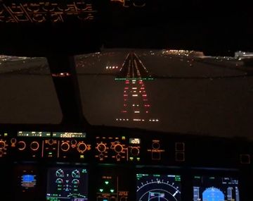 VIDEO: Así aterrizó en Rusia el avión de Aerolíneas que traerá más vacunas al país