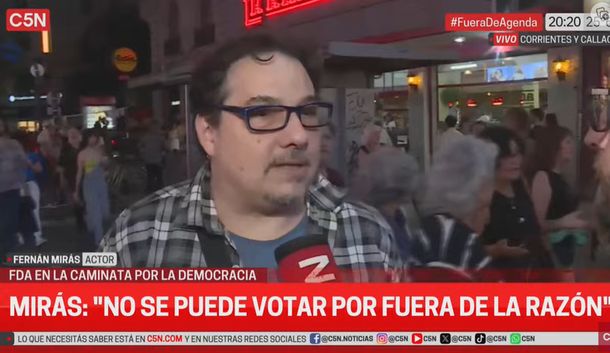 Personalidades de la cultura marchan masivamente para defender la democracia