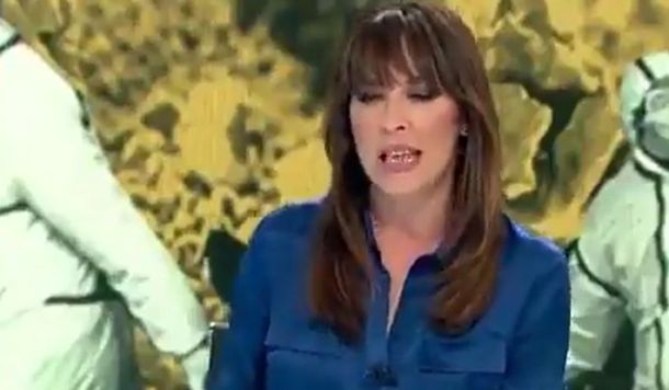 Una conductora hablaba sobre el coronavirus, tosió y tuvo que dar una explicación