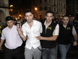 Nicolás González Ayuso en el momento que fue detenido por la PFA Nicolás González Ayuso en el momento que fue detenido por la PFA