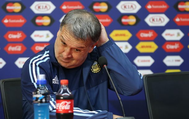 Las dudas del Tata: ¿Biglia o Banega? ¿Tevez, Agüero o Higuaín?