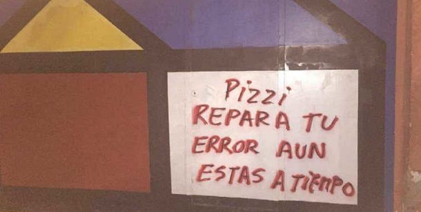 Una de las paredes del predio con las pintadas para el argentino
