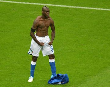 Balotelli ahora encargó una estatua suya de tamaño real