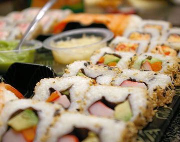 Multan al dueño de un restaurante por servir sushi hecho de ballena