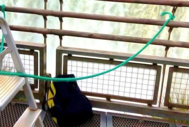Tragedia en las Cataratas: se subió a una pasarela, se tiró al vacío y lo filmaron
