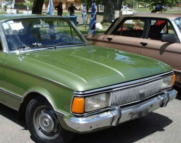 Salió con un Falcon verde el 24 de marzo y se volvió viral por el repudio