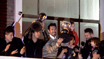 miles de hinchas de huracan celebraron la supercopa argentina miles de hinchas de huracan celebraron la supercopa argentina