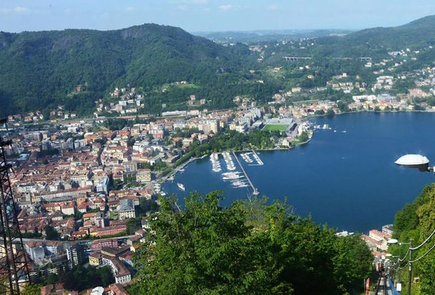 Encuentran sentada en una silla a una mujer de 70 años: había muerto en 2019