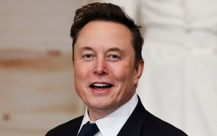 Elon Musk lanzó una app de IA con la que busca competir con Wikipedia