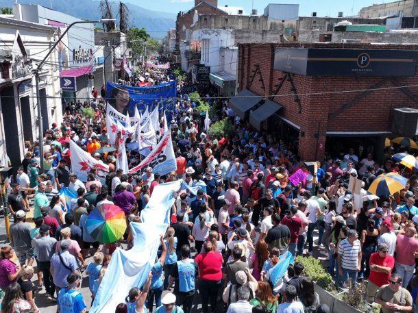 Más de 30 mil personas se movilizaron en La Rioja, en contra del DNU y las medidas de ajuste del Gobierno