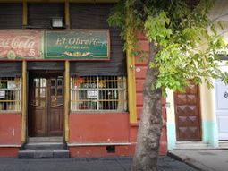 Cerraron dos bodegones clásicos porteños: El Obrero de La Boca y Oviedo de Palermo bajaron sus persianas 
