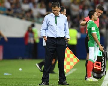 Escándalo en México: el DT de la Selección llevó a su esposa y a su amante al Mundial