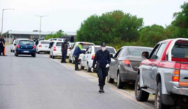 Pinamar y Villa Gesell: cientos de autos pese al coronavirus