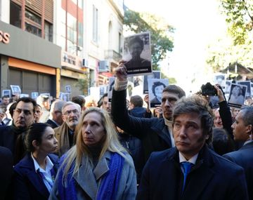 Milei participó del acto por el aniversario del atentado a la AMIA: No vamos a parar