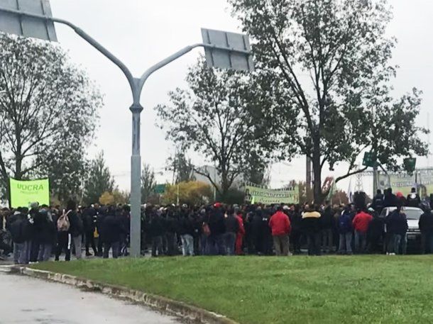 Protesta de trabajadores de Atucha 1 y 2 por despidos masivos