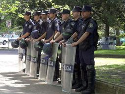 Policias en Plaza San Martin