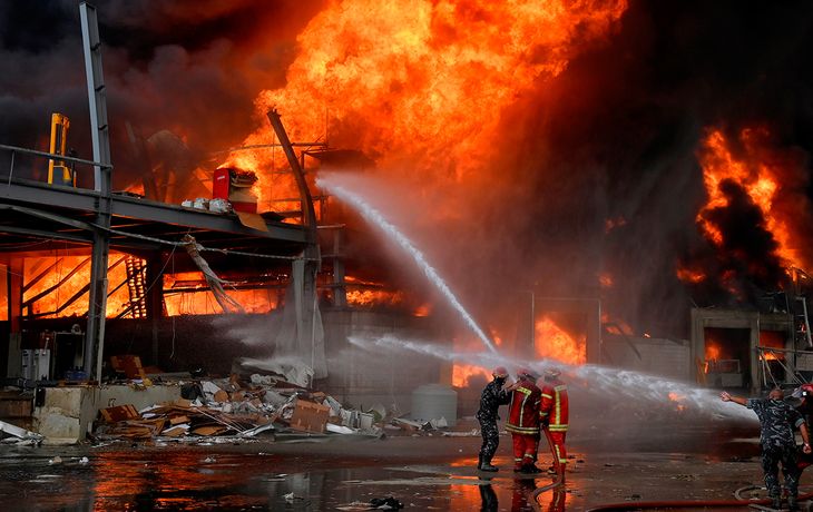 Nuevo incendio fuera de control en el puerto de Beirut a un mes de la explosión que dejó casi 200 muertos