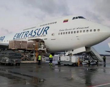 Avión retenido en Ezeiza: piden que los tripulantes puedan salir del país