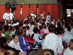 Alumnos se intoxicaron con alcohol