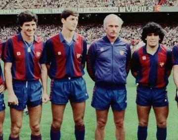 Jugó en el Barcelona con Maradona, pero las adicciones le hicieron perder toda su fortuna. 