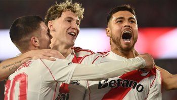 River goleó a Barracas y se metió en los cuartos de final del Torneo Apertura