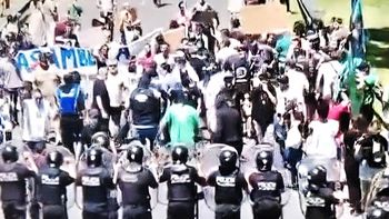efectivos de la policia de la ciudad reprimieron a trabajadores del inti en la general paz efectivos de la policia de la ciudad reprimieron a trabajadores del inti en la general paz