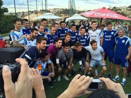 al ritmo de la musica de karina, la seleccion argentina festejo la victoria al ritmo de la musica de karina, la seleccion argentina festejo la victoria