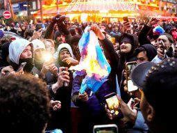 Protesta anti Argentina en Francia: quemaron la Bandera y usaron la camiseta de Messi como alfombra