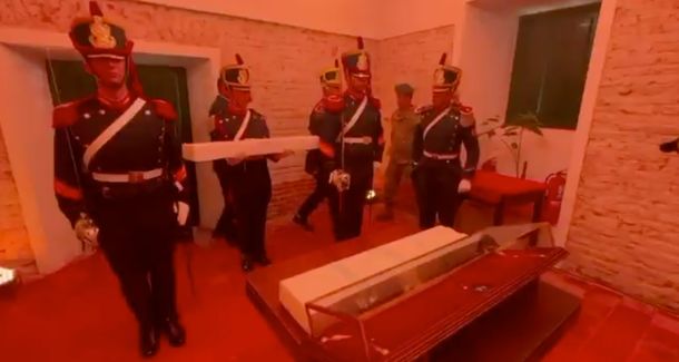 Tras protestas y polémicas, el sable corvo de San Martín llegó a Santa Fe