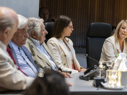 Cosse intentó no polemizar con Mujica, aunque deslizó que tiene una visión muy antigua. Cosse intentó no polemizar con Mujica, aunque deslizó que tiene una visión muy antigua.