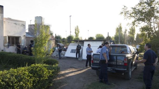 La cancha y Hoy jugamos, los códigos futboleros de una banda de boqueteros