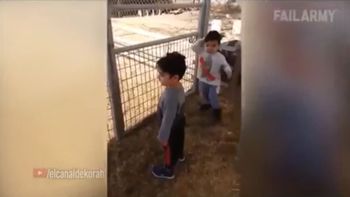 El papá le preguntó qué ruido hacía la cabra y él no entendió El papá le preguntó qué ruido hacía la cabra y él no entendió