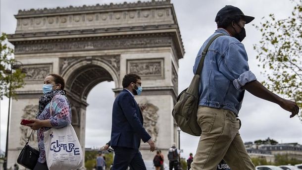 Francia decretó el toque de queda para 46 millones de personas durante seis semanas