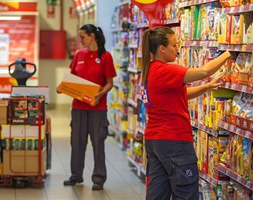 Acordaron un aporte solidario para empleados de supermercados y autoservicios