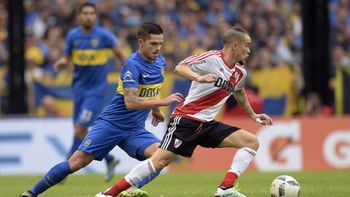 Gago, ante D´Alessandro en el Superclásico Gago, ante D´Alessandro en el Superclásico