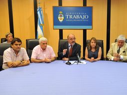 continua la paritaria de la uom continua la paritaria de la uom