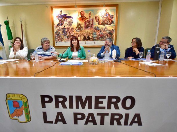 Cristina Kirchner encabezó una cumbre de la lista Primero la Patria en SMATA